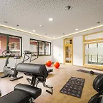 ホテル Hirschen Wohlfuehlhotel Bregenzerwald ショペルナウ