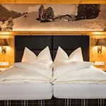 Hirschen Wohlfuehlhotel Bregenzerwald ホテル 4*