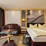 Hirschen Wohlfuehlhotel Bregenzerwald ホテル