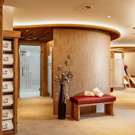 Hirschen Wohlfuehlhotel 4*