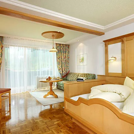 Hirschen Wohlfuehlhotel Bregenzerwald 4* شوبرناو