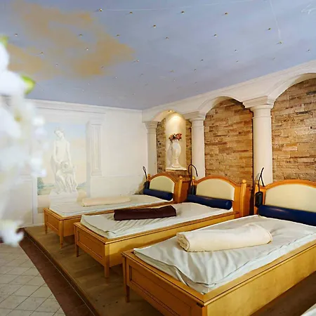 Hirschen Wohlfuehlhotel 4*