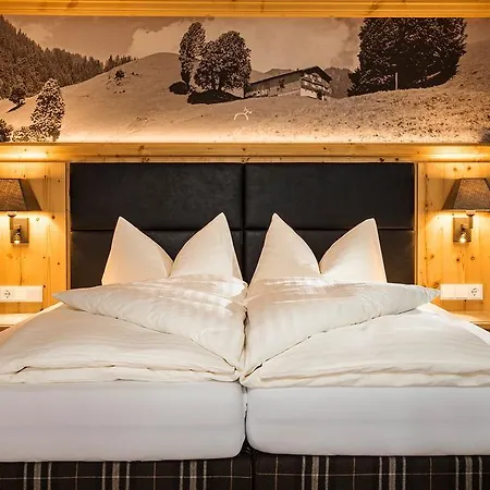 Hirschen Wohlfuhlhotel Hotel 4*